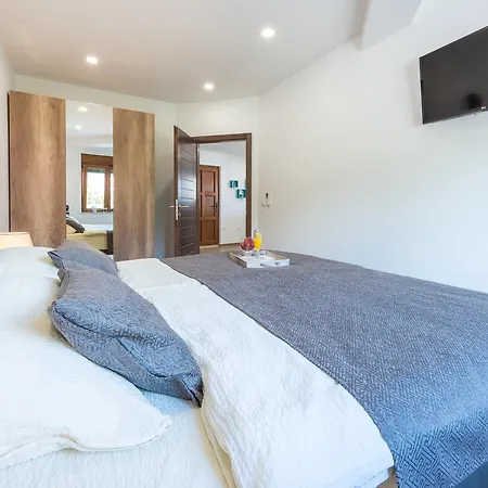 Elena 2 Apartment